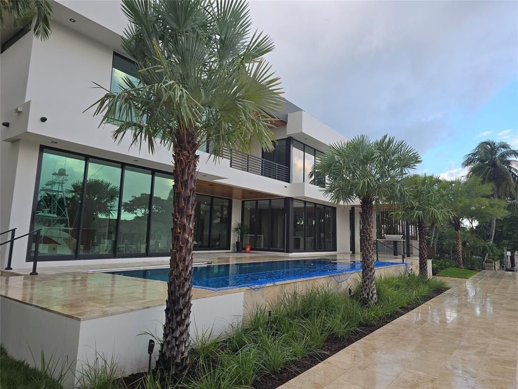 2817 Ne 25Th St. Fort Lauderdale, FL 33305