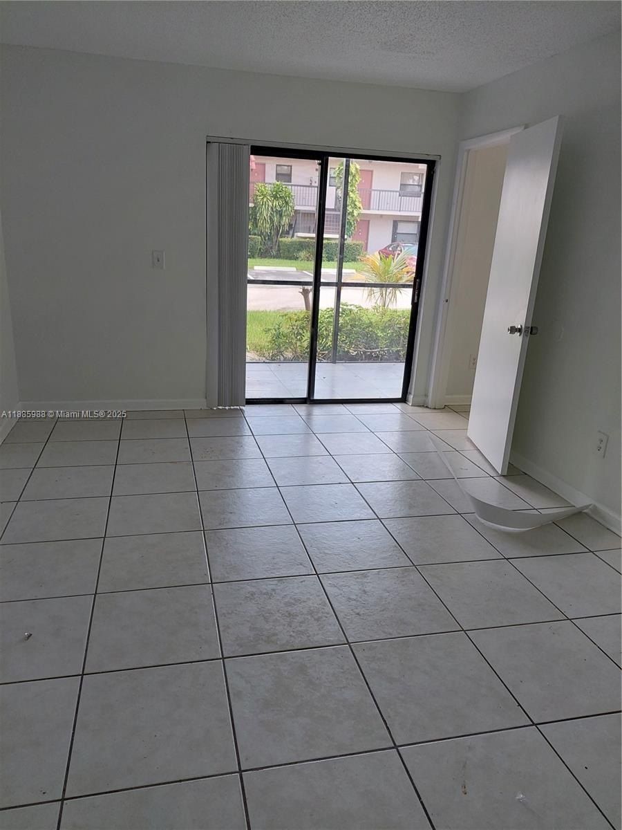 860 Ne 209Th Ter. Miami, FL 33179