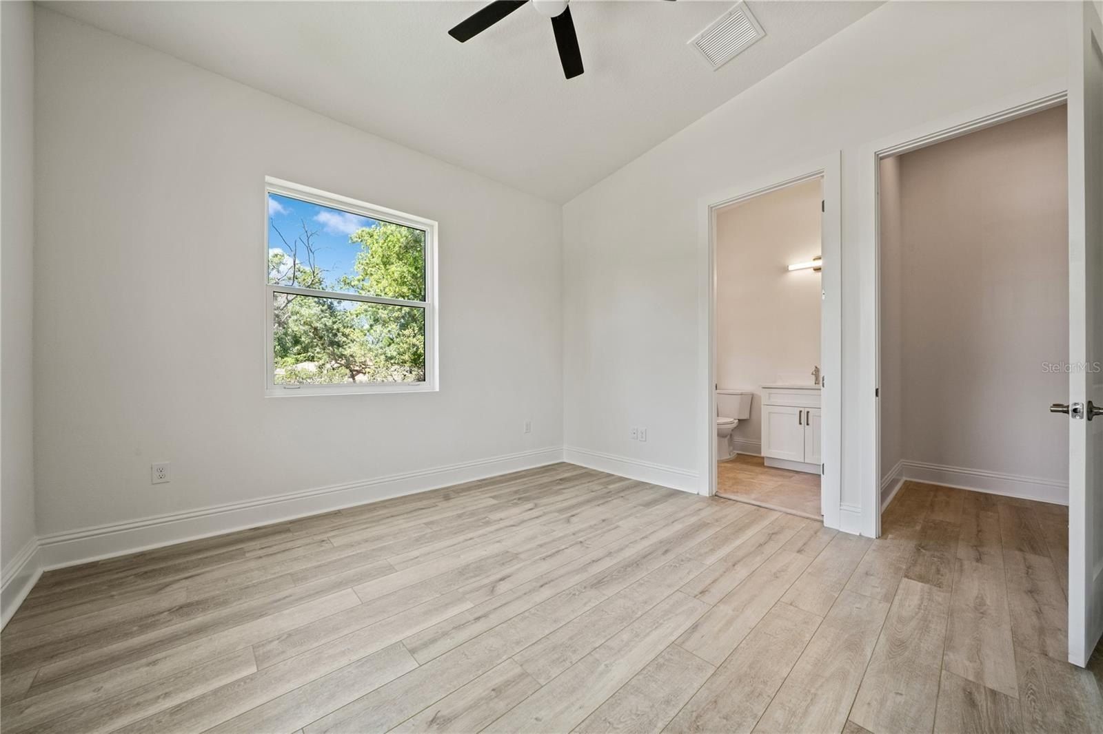 1033 Hammock Circle. Tarpon Springs, FL 34688