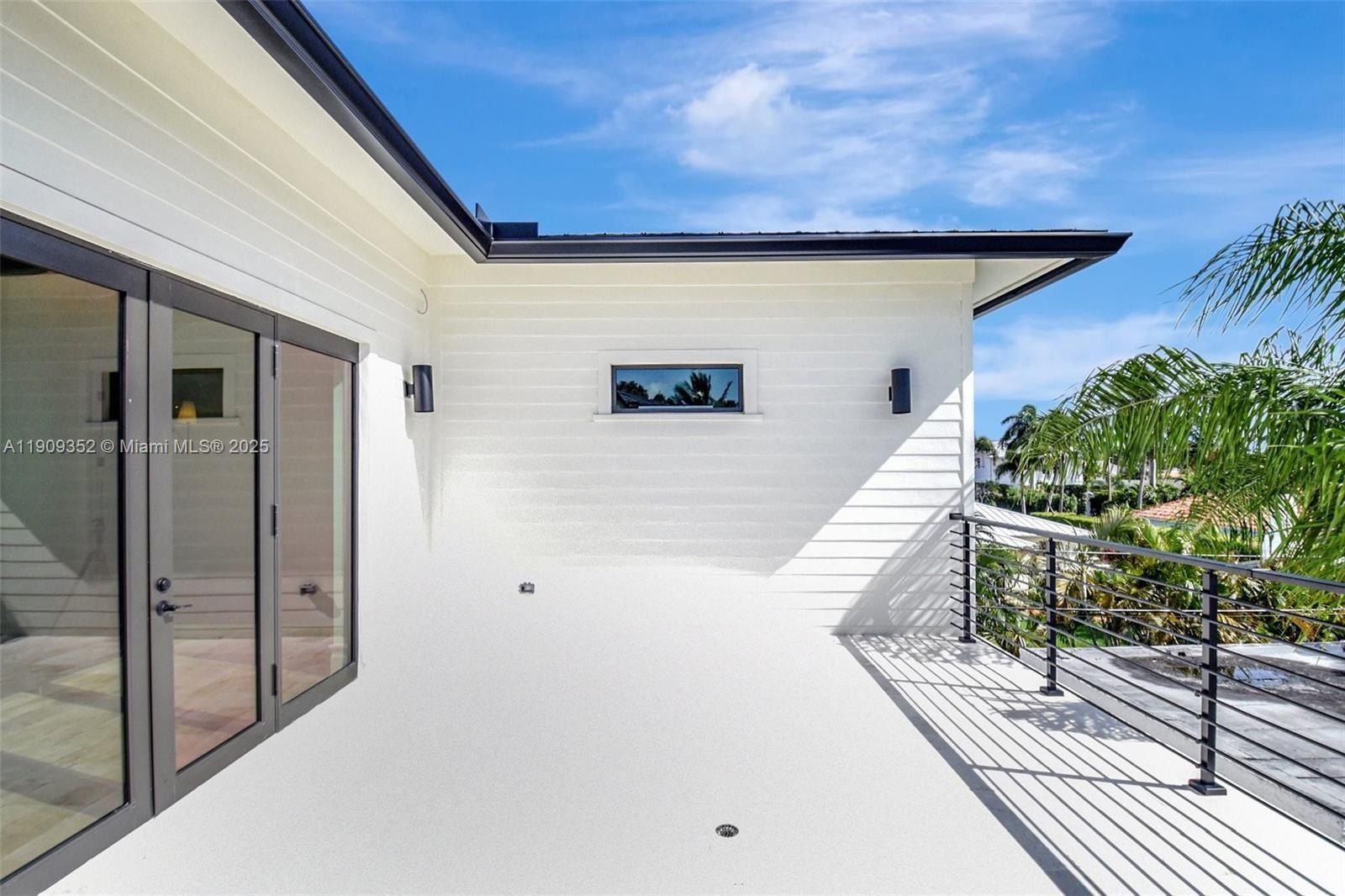 371 E Lakewood Rd. West Palm Beach, FL 33405