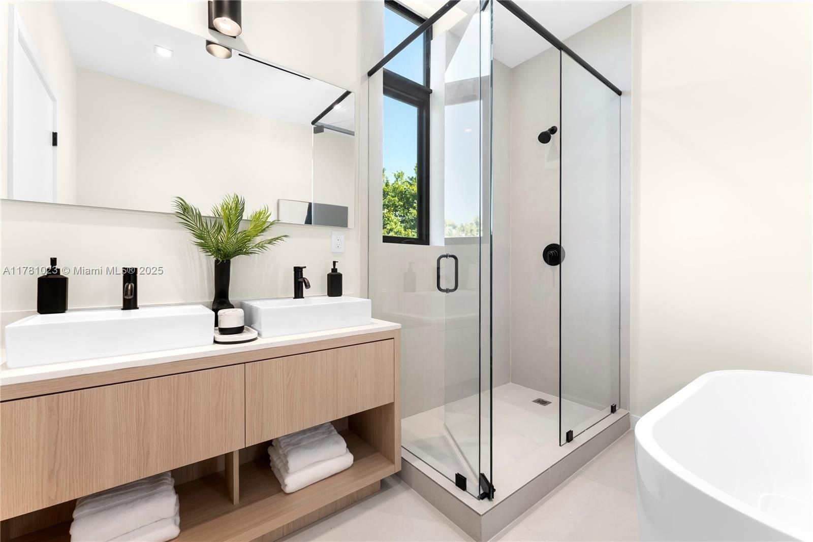 2501 Sw 27 St. Miami, FL 33133