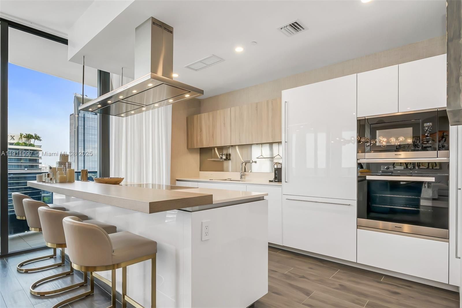 1000 Brickell Plz. Miami, FL 33131