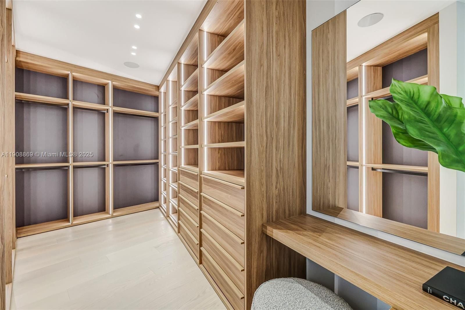 1661 Onaway Dr. Miami, FL 33133