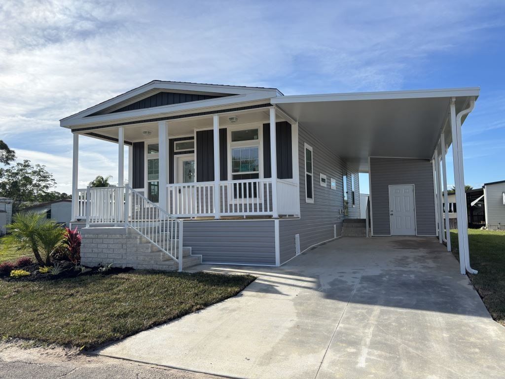 344 Heritage Blvd 402. Vero Beach, FL 32966