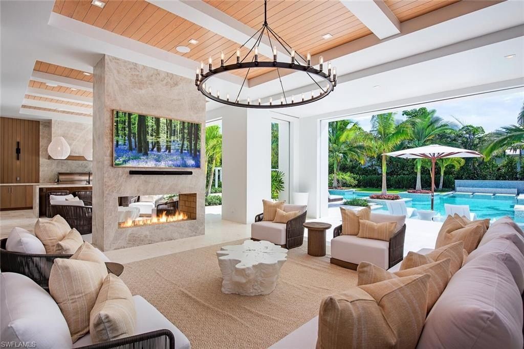 1731 Gordon. Naples, FL 34102