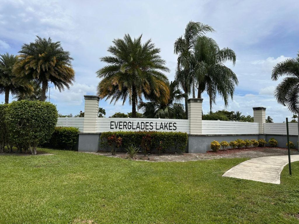 3447 SW 50Th Lane E12. Davie, FL 33314