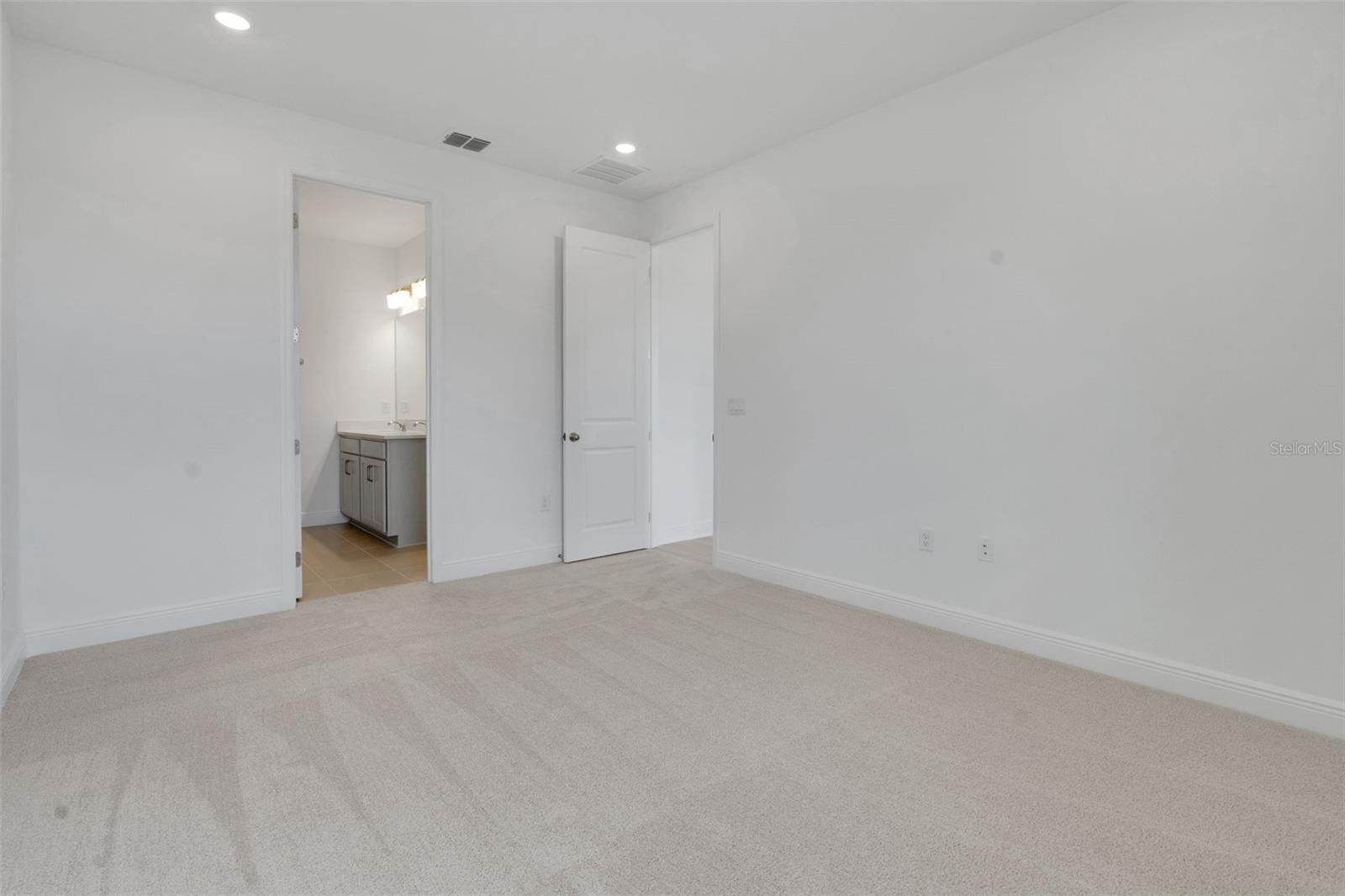 1018 Swamp Chestnut Loop. Lady Lake, FL 32159