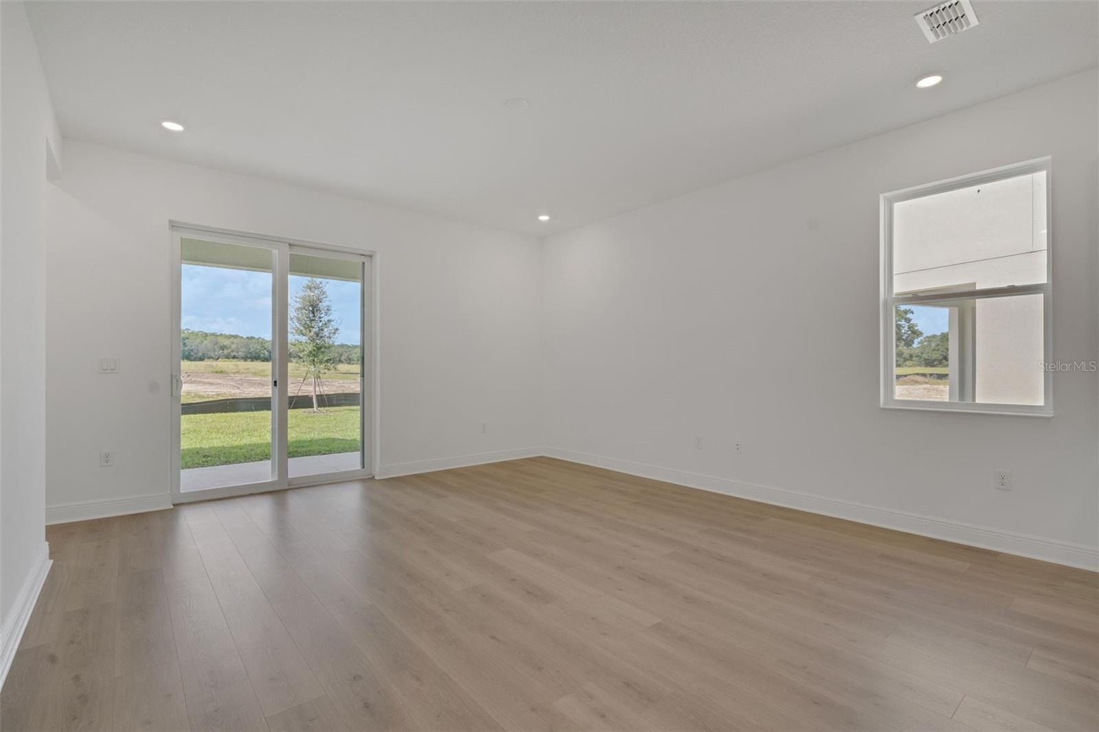 1022 Swamp Chestnut Loop. Lady Lake, FL 32159