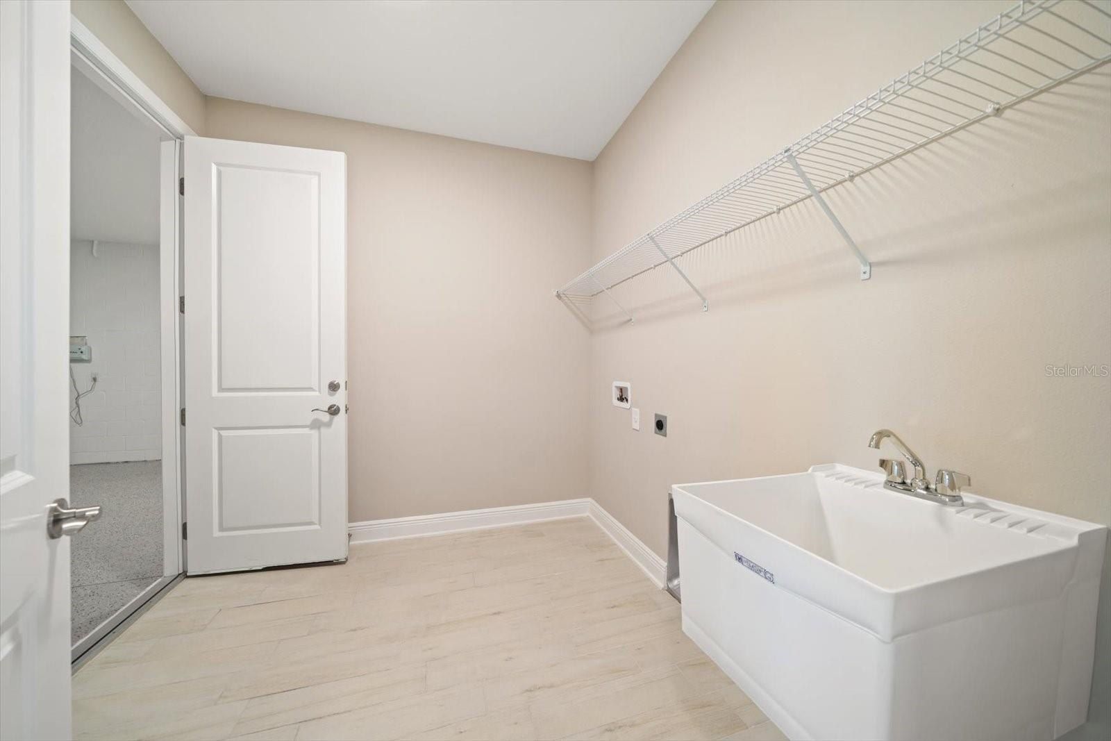 5707 Maydale Avenue. Wesley Chapel, FL 33545