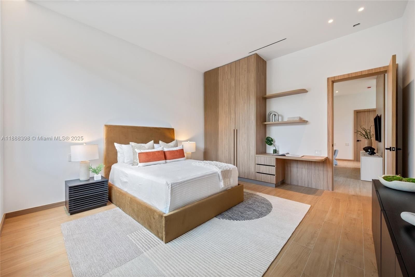 270 Ne 46Th St. Miami, FL 33137