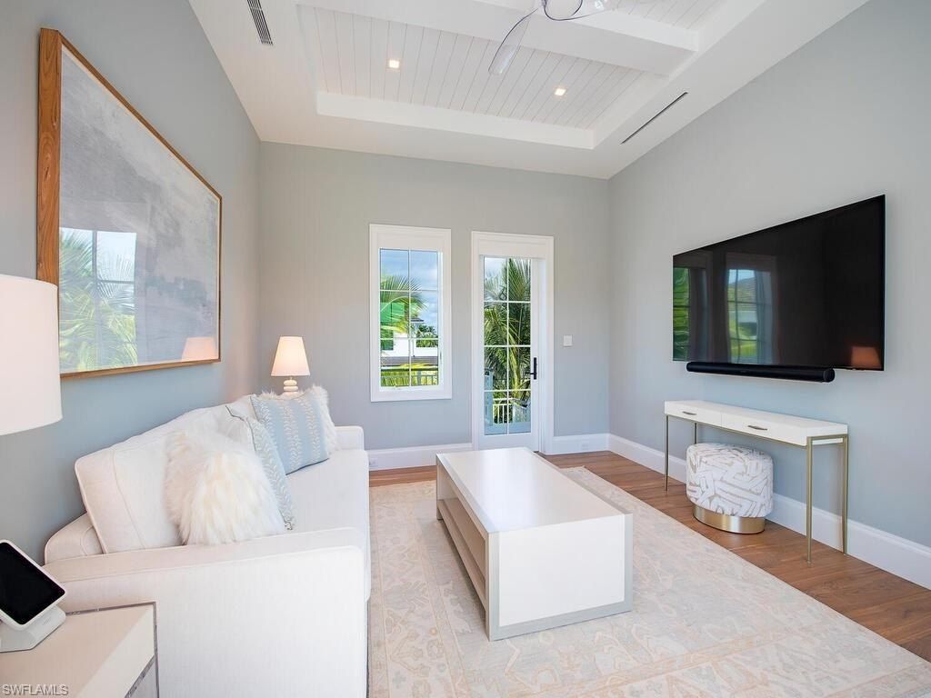 1675 Gordon. Naples, FL 34102