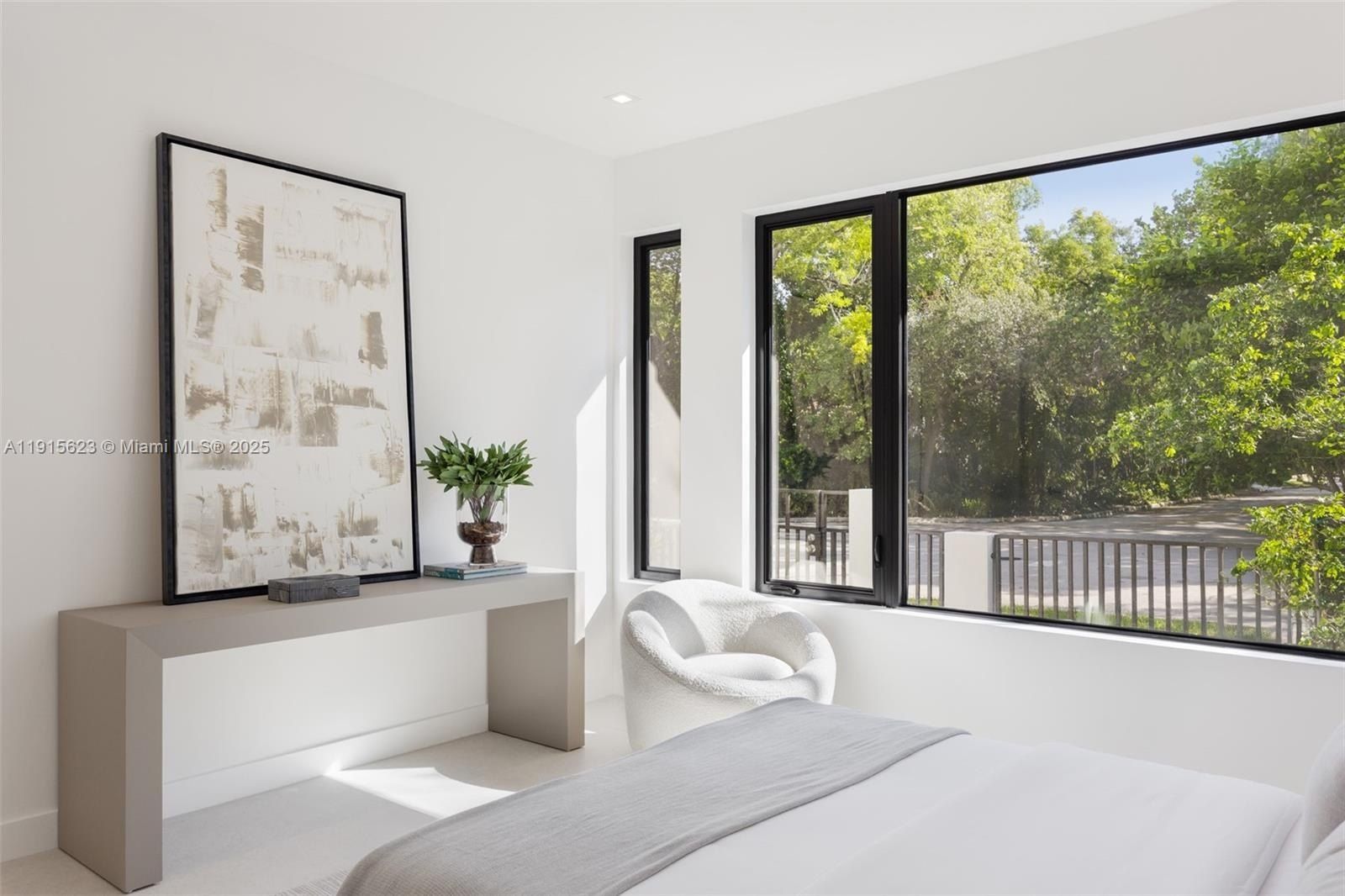 94 Sw 28Th Rd. Miami, FL 33129