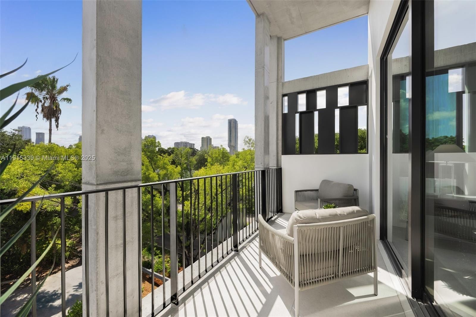 98 Sw 28Th Rd. Miami, FL 33129