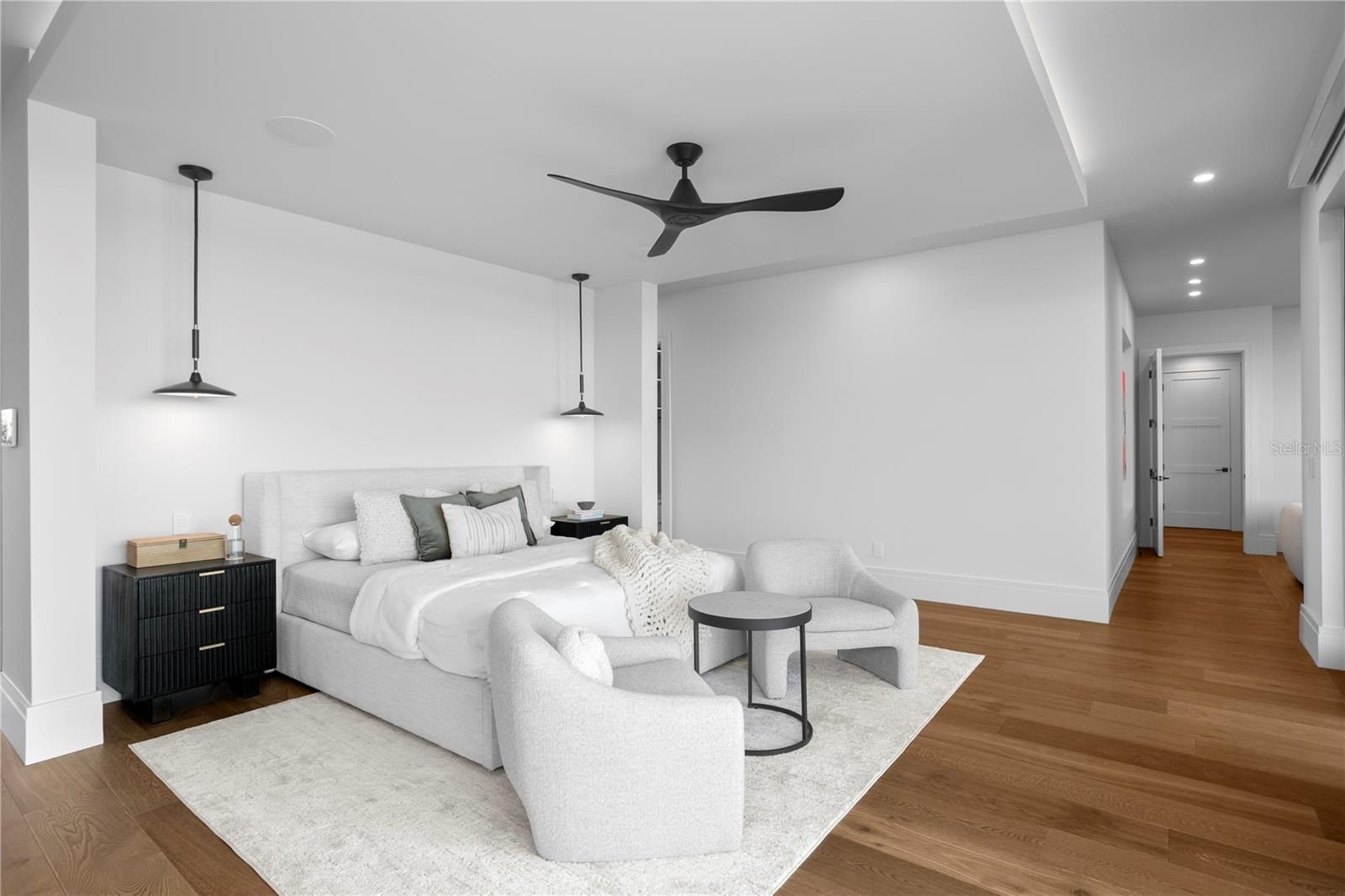 1075 31St Terrace Ne. St Petersburg, FL 33704