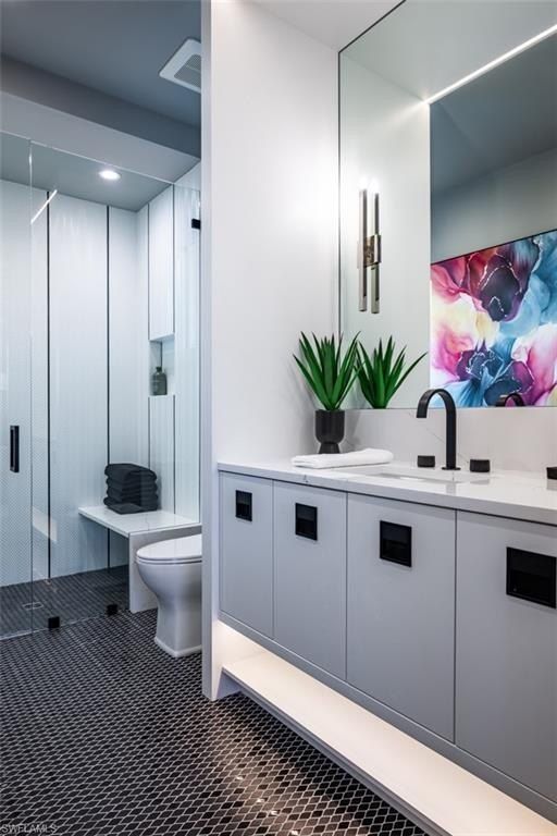 405 Neapolitan. Naples, FL 34103