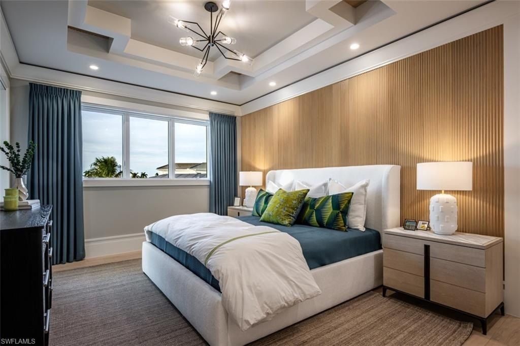 405 Neapolitan. Naples, FL 34103