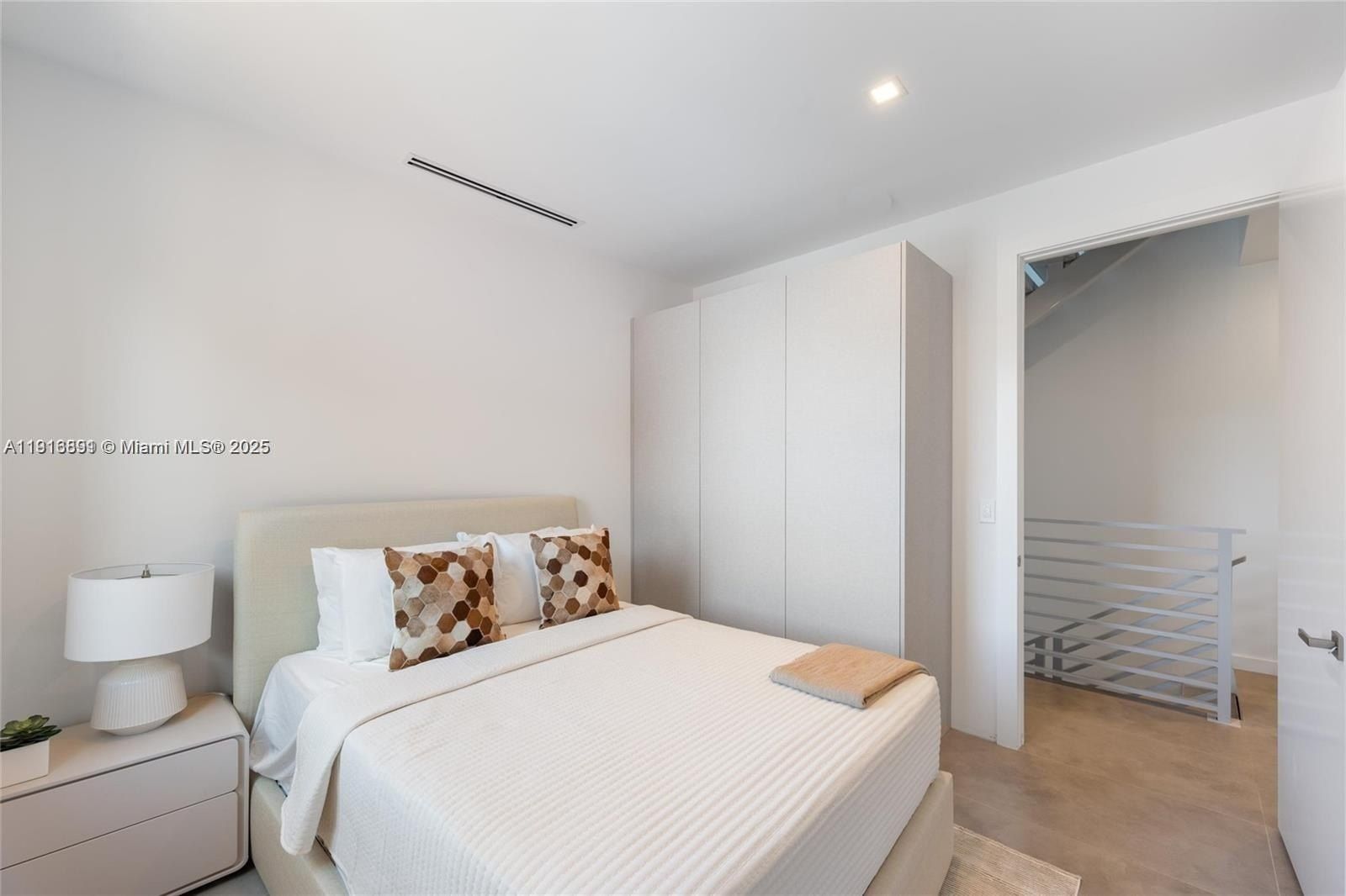 1533 Sw 22Nd Terrace. Miami, FL 33145