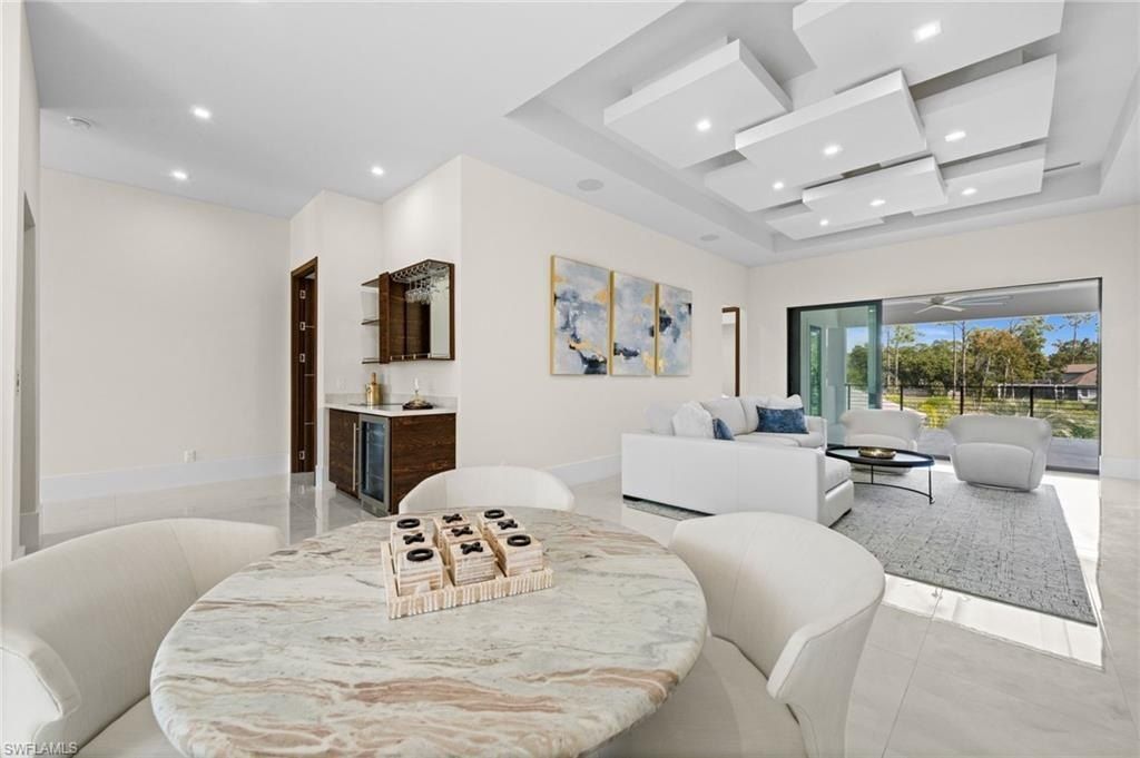 2272 Oakes. Naples, FL 34119