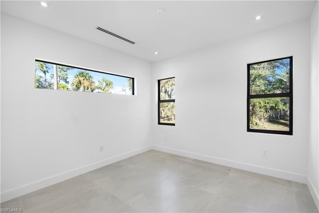 4070 24Th. Naples, FL 34117