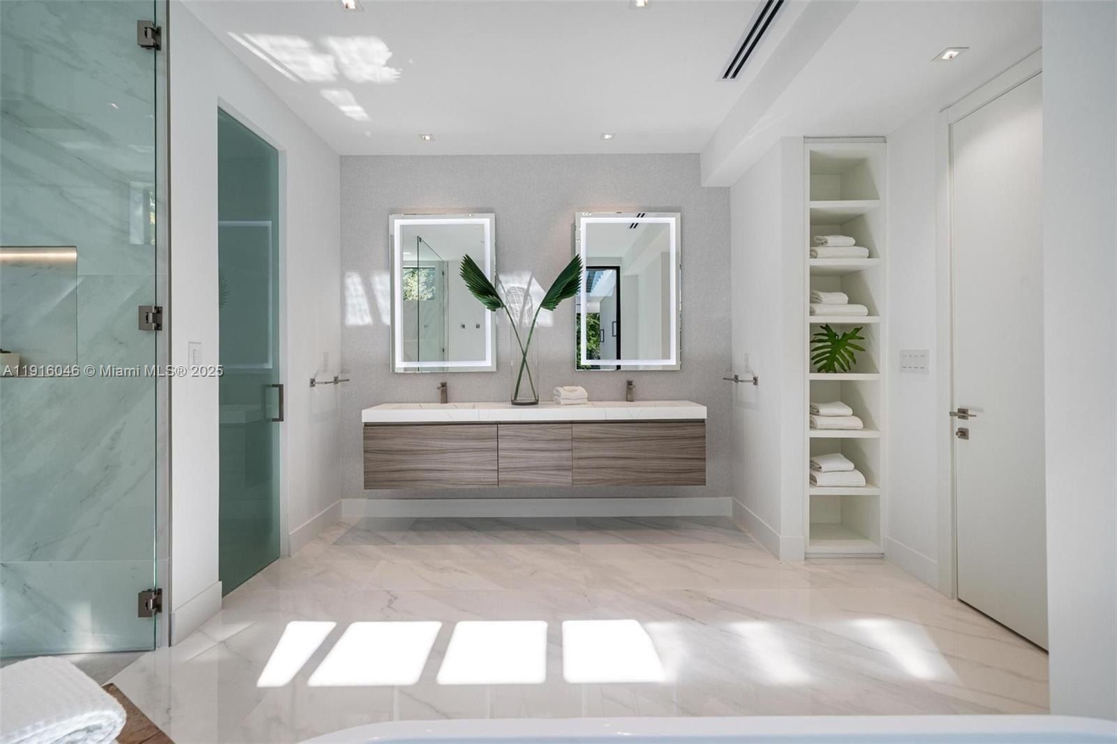 3670 Avocado Ave. Miami, FL 33133