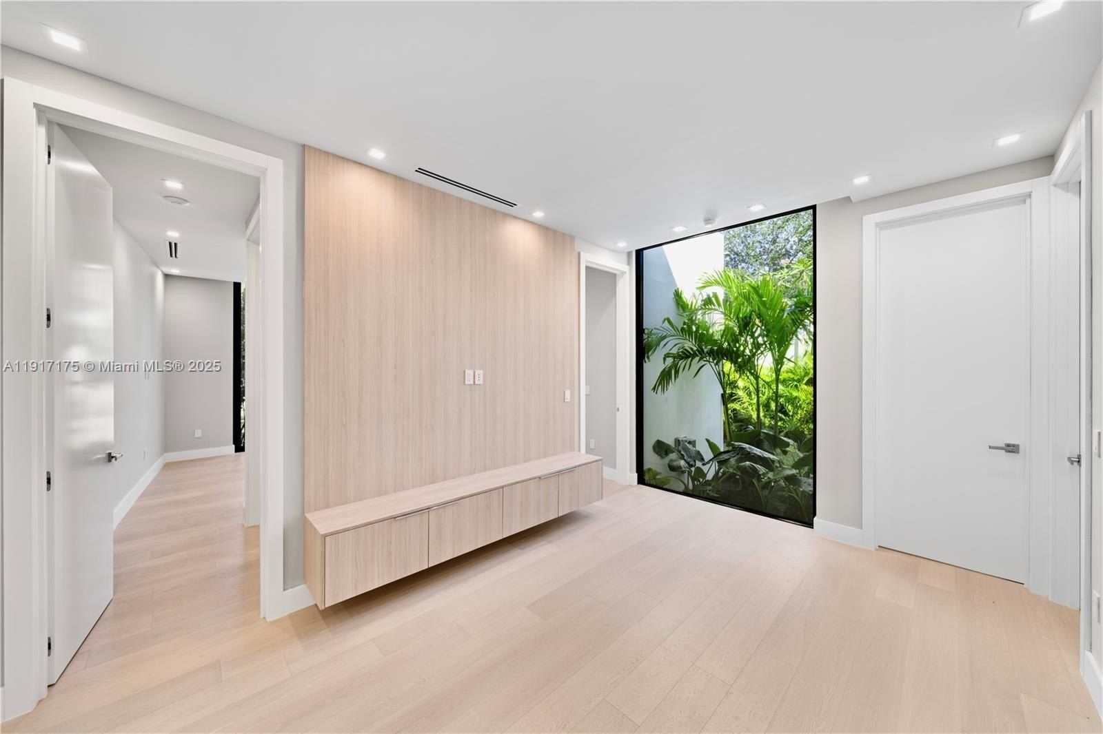 1002 Ne 117Th St. Biscayne Park, FL 33161