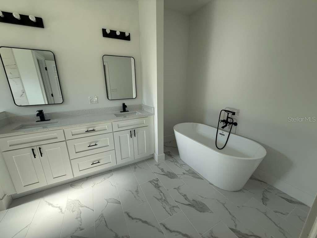 239 Greenbrier Ave Nw. Palm Bay, FL 32907