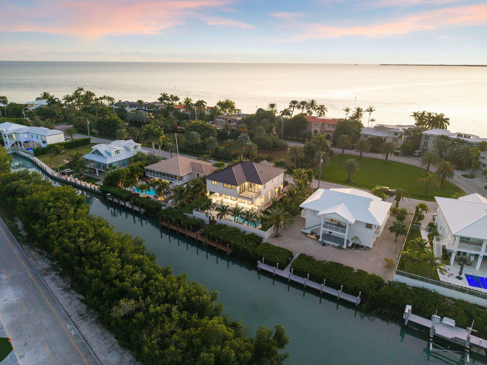 Th Circle. Key Colony Beach, FL 33051