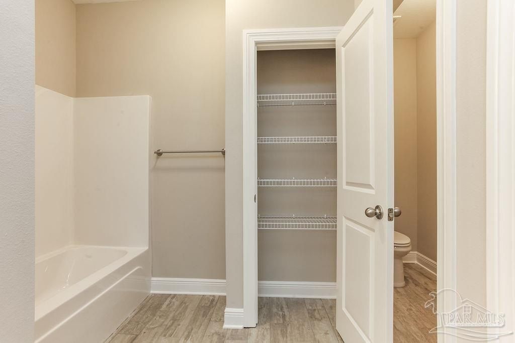 2149 Paloma St. Navarre, FL 32566