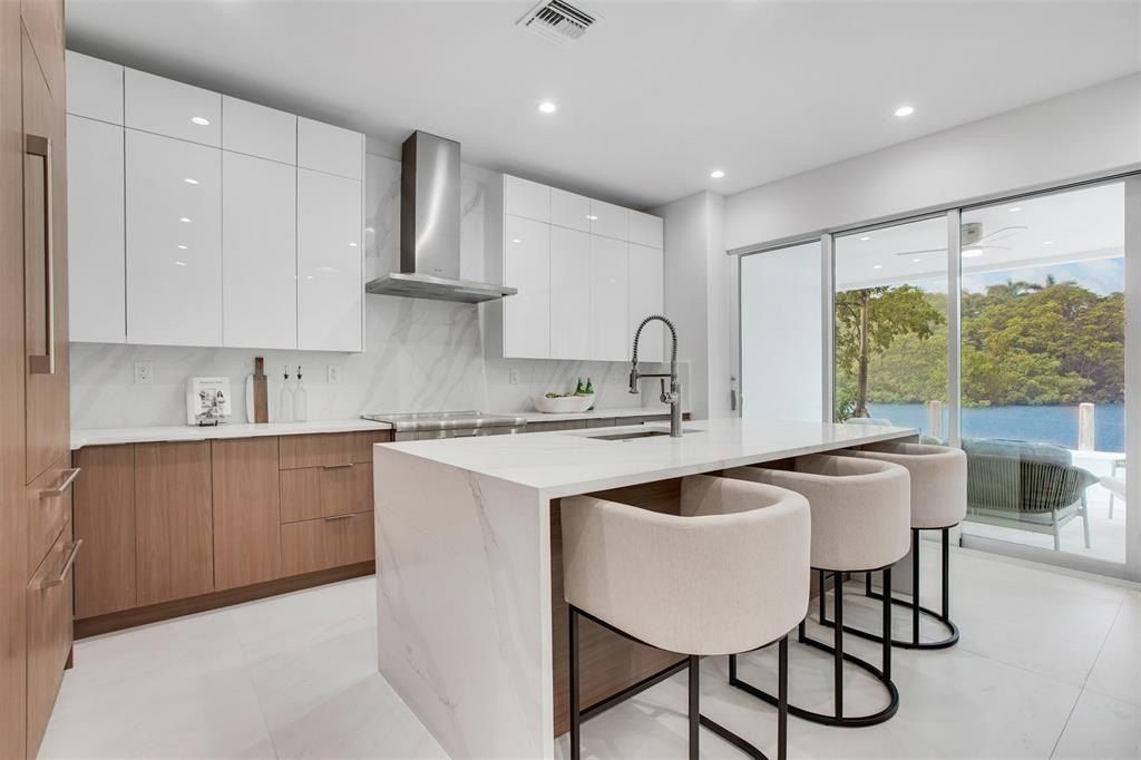 1129 Ne 18 Court. Fort Lauderdale, FL 33305