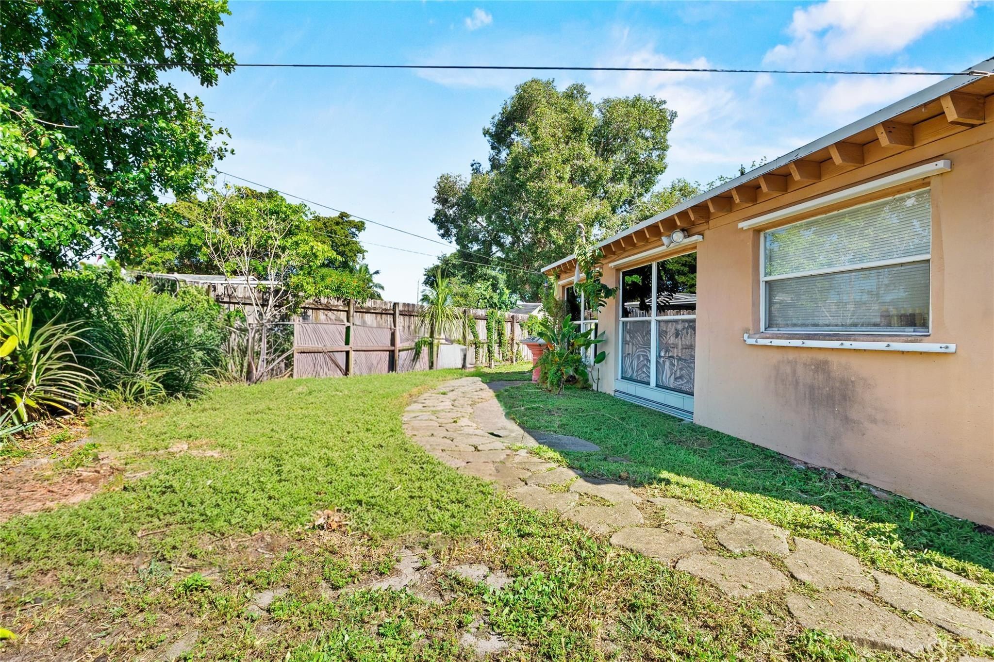 2481 Ne 15Th Ave. Pompano Beach, FL 33064