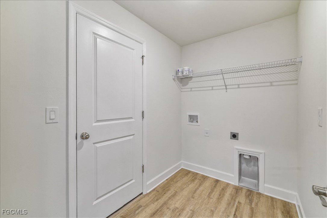 835 Sw 28Th Terrace. Cape Coral, FL 33914