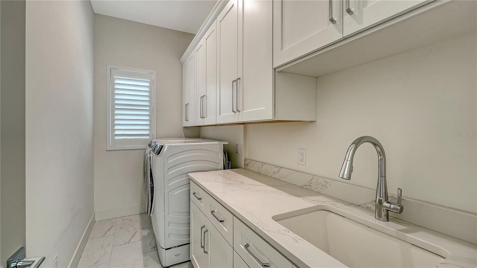 1659 Devonshire Lane. Sarasota, FL 34236