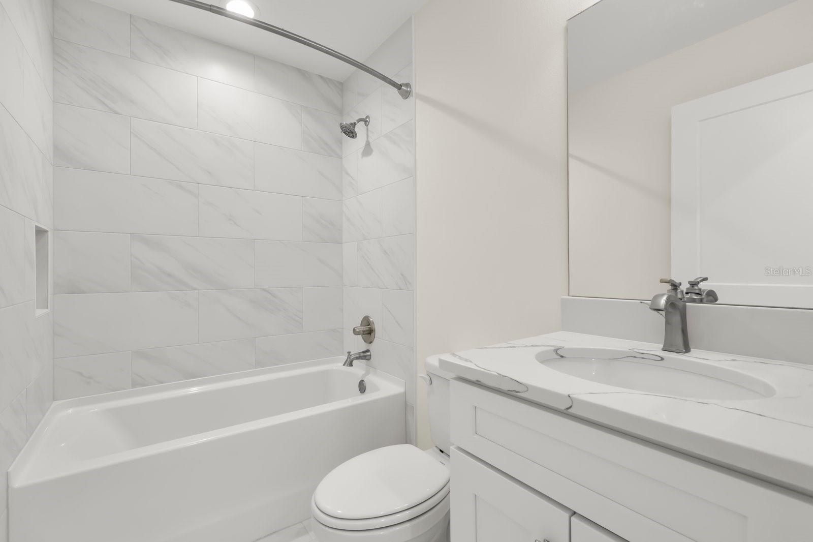 32 Fisher Lane Way. Ocklawaha, FL 32179