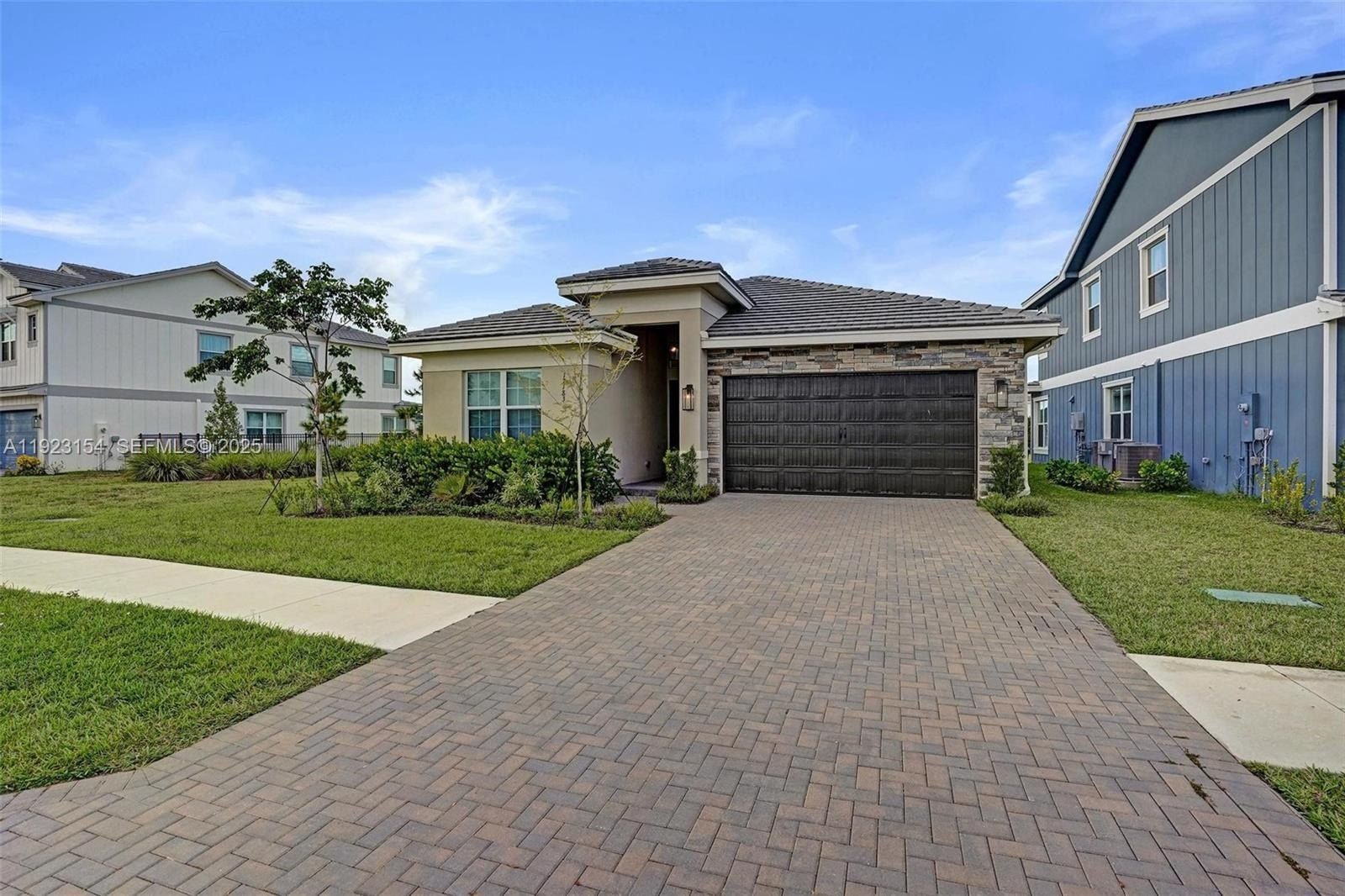 17183 Tawny Owl Trl. Loxahatchee, FL 33470