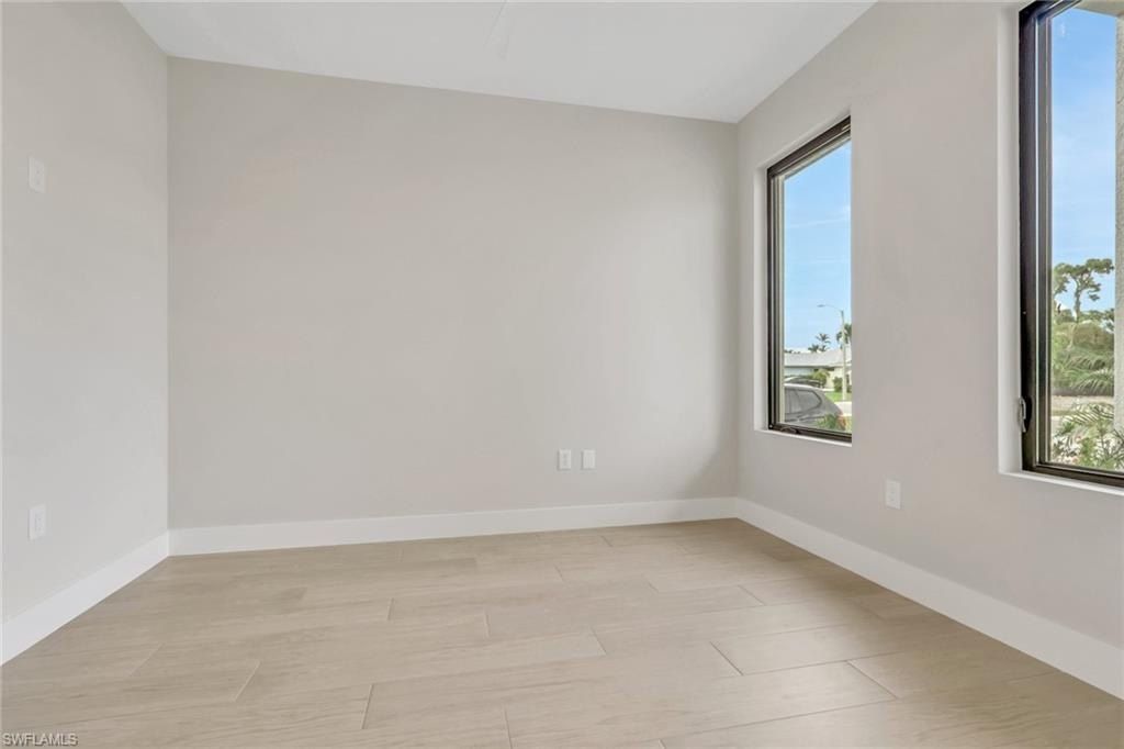 756 108Th. Naples, FL 34108