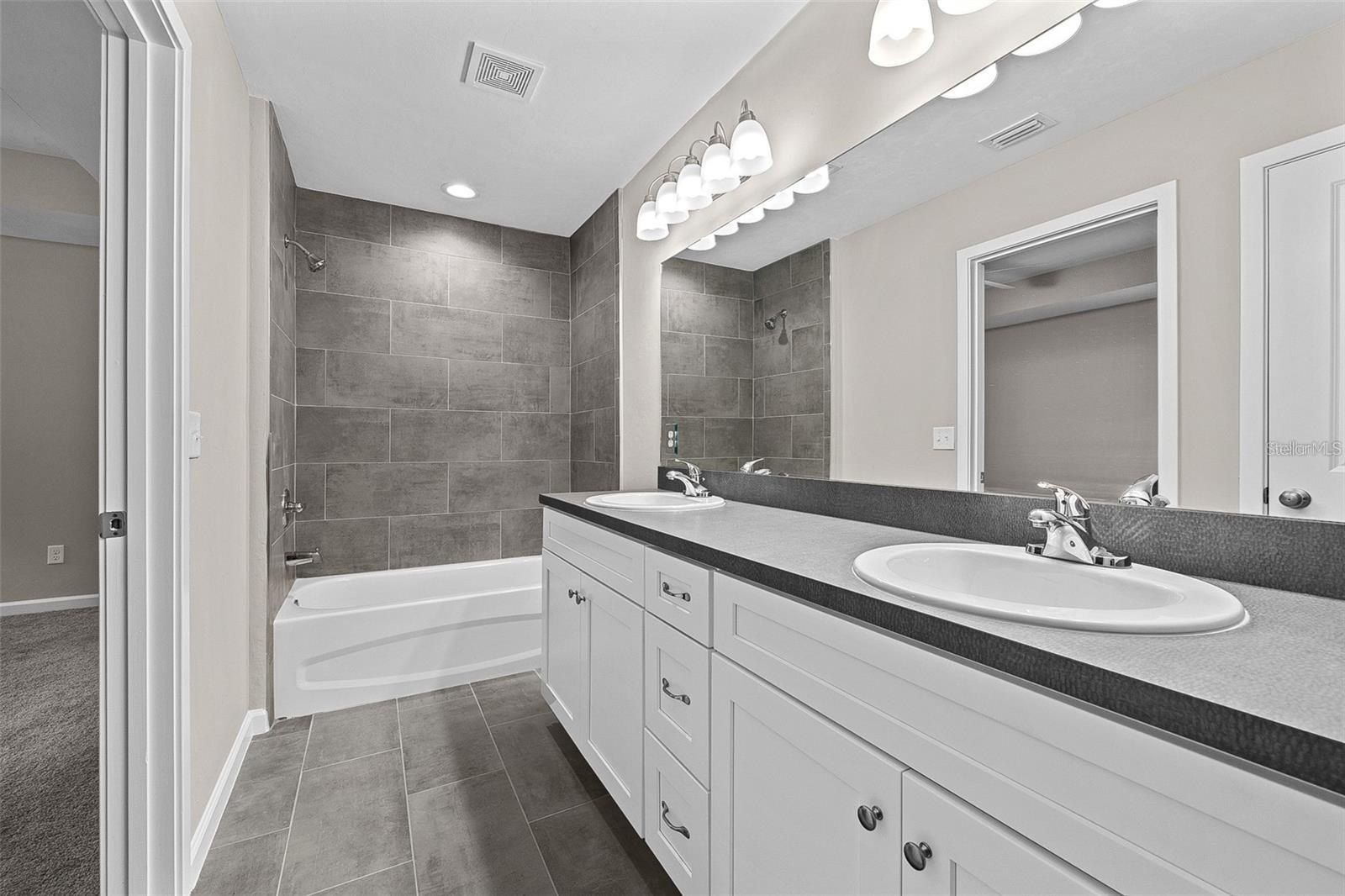 8507 Se 70Th Avenue. Trenton, FL 32693