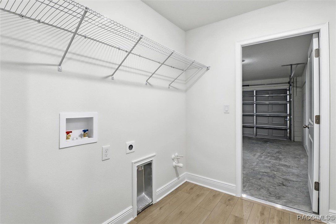 7261 N Outlook Way. Citrus Springs, FL 34433