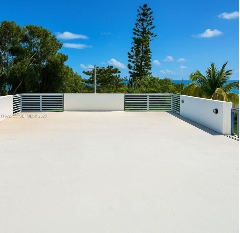 365 Buttonwood Shores Drive. Key Largo, FL 33037