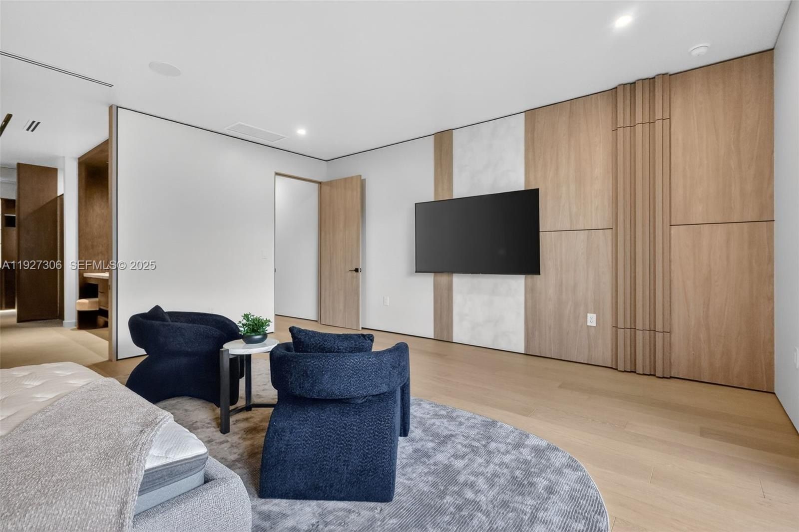 1008 Ne 114Th St. Biscayne Park, FL 33161