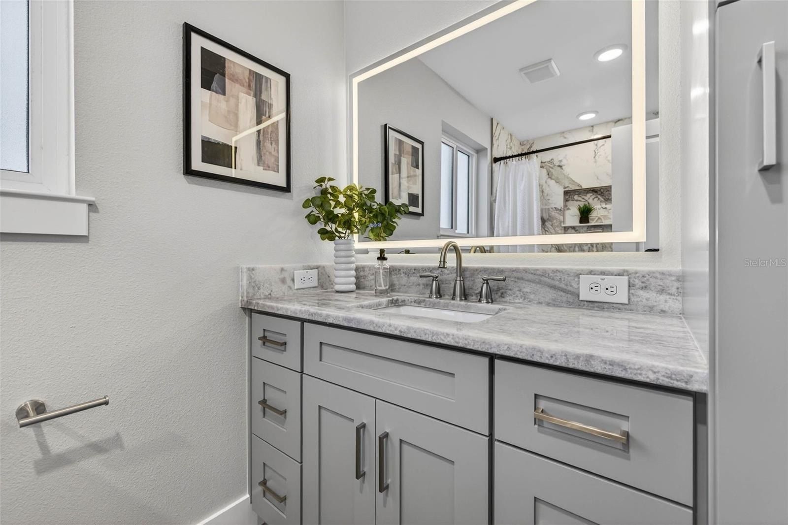 2540 34Th Avenue N. St Petersburg, FL 33713