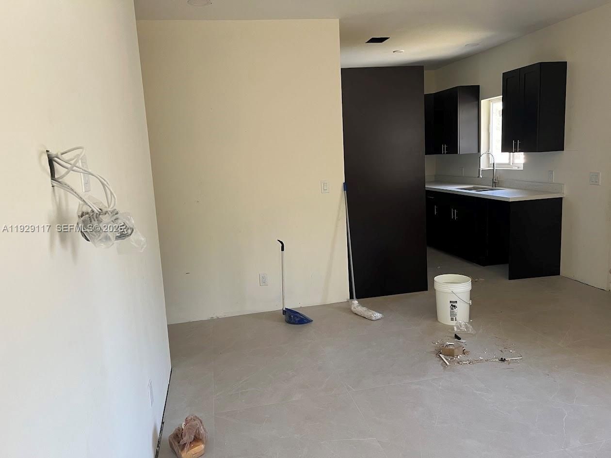 9254 Nw 3Rd Ave. Miami, FL 33150