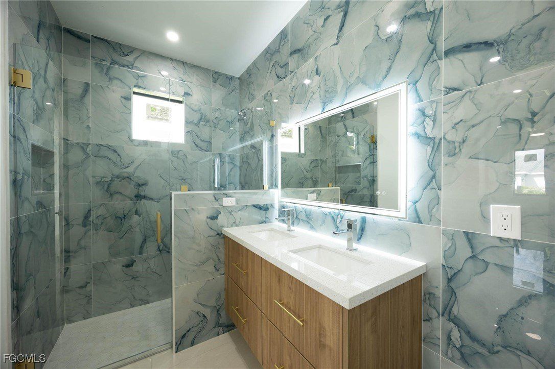 2827 Sw 2Nd Lane. Cape Coral, FL 33991