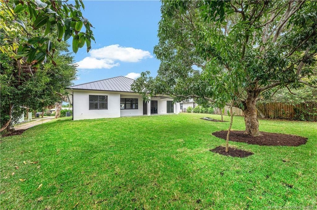 513 Sw S Carolina Drive. Stuart, FL 34994