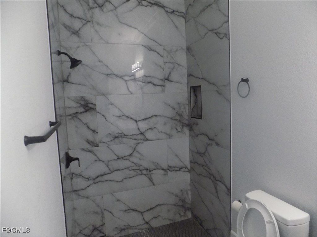 2992 Douglas Avenue. Fort Myers, FL 33916