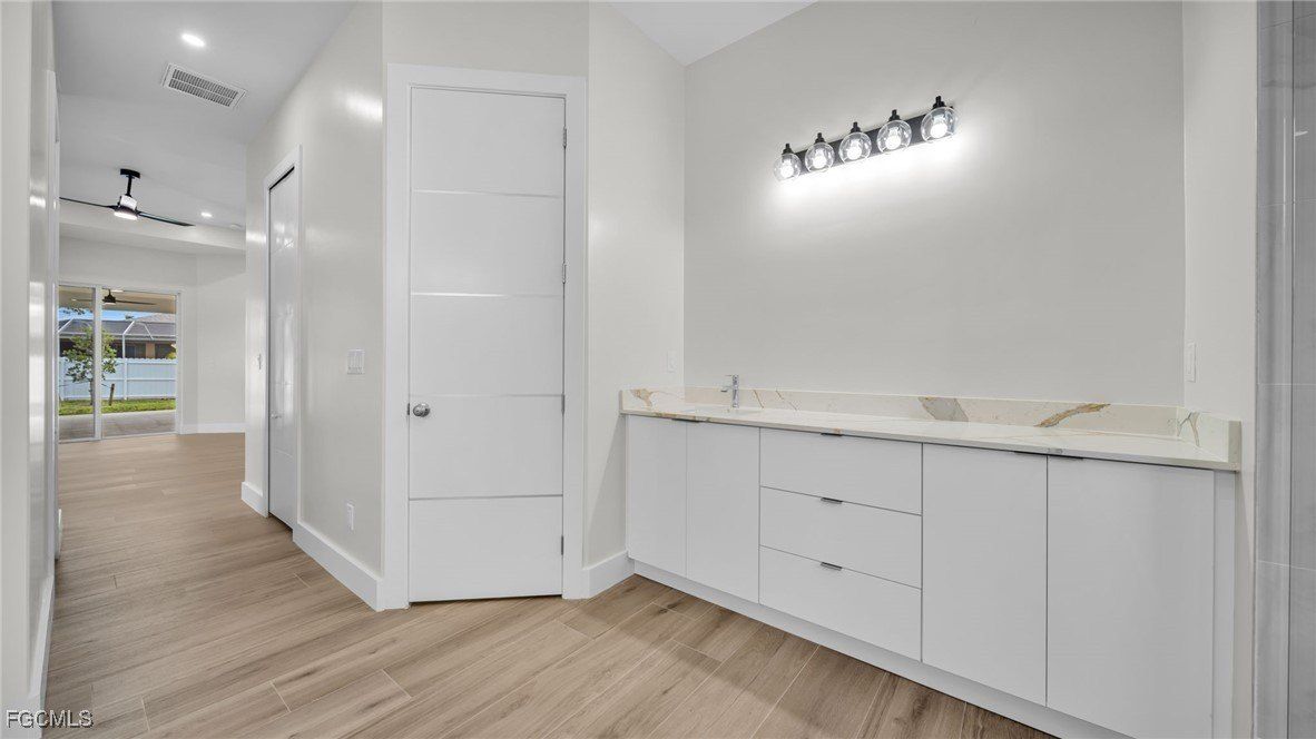 1726 Sw 36Th Terrace. Cape Coral, FL 33914