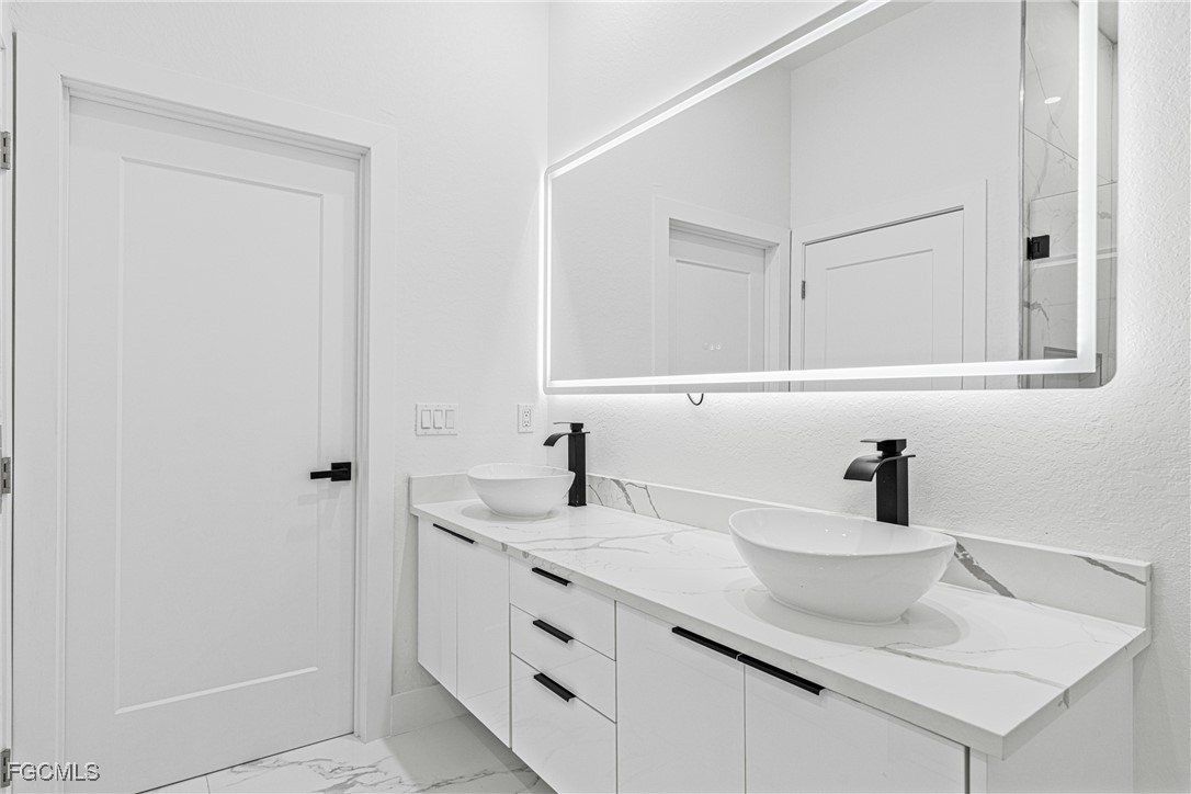 5008 N Obispo Circle. Labelle, FL 33935