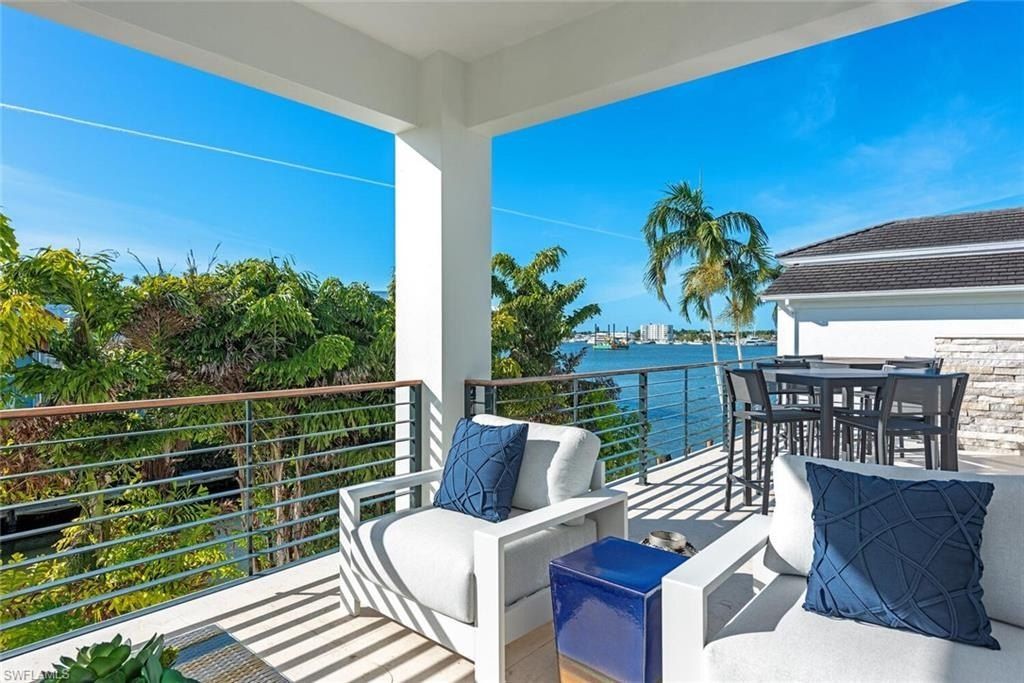 1380 Pelican. Naples, FL 34102