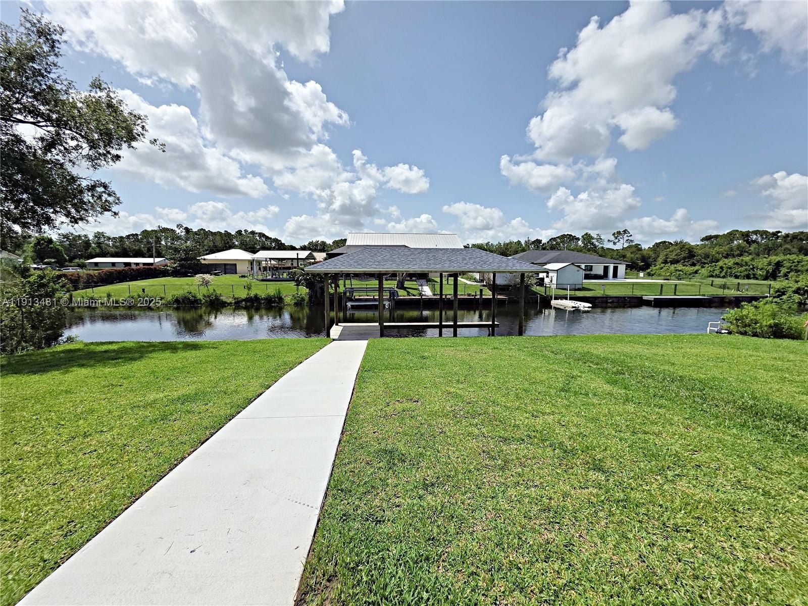 157 Mango Rd Ne. Lake Placid, FL 33852