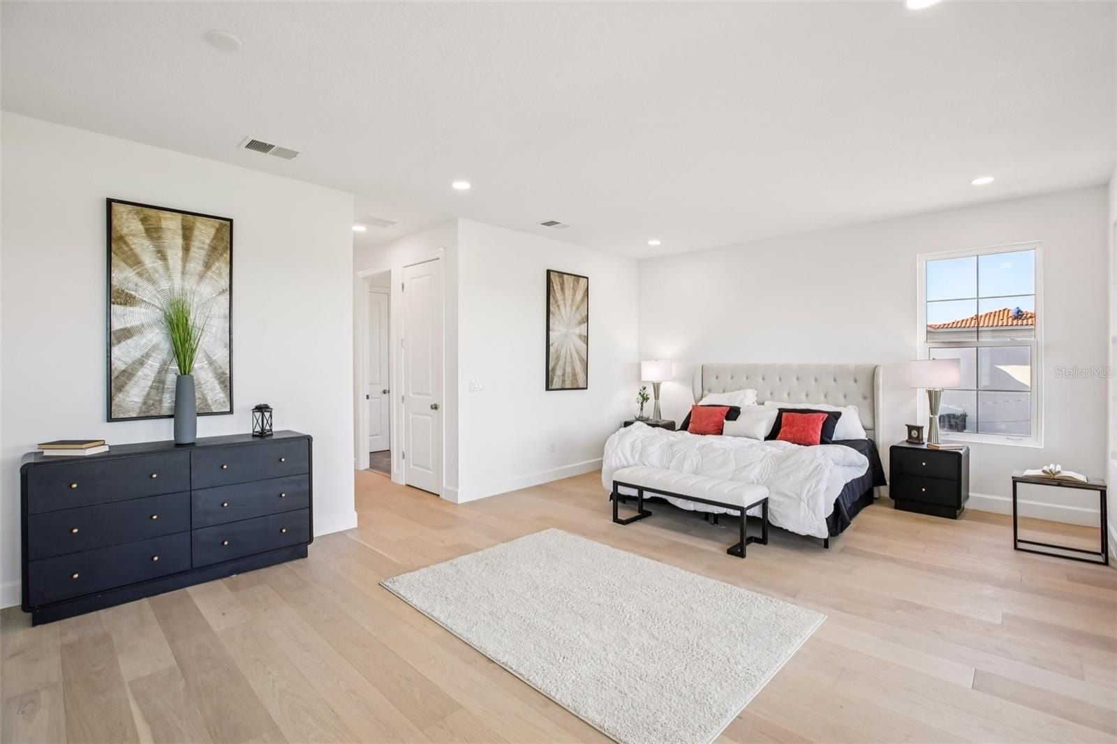 128 Ricardo Way Ne. St Petersburg, FL 33704