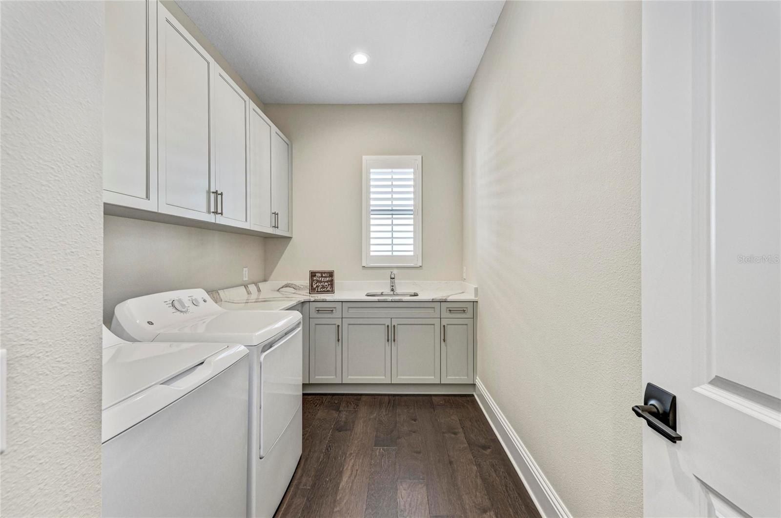 6221 Isla Del Ray Avenue. Sarasota, FL 34240